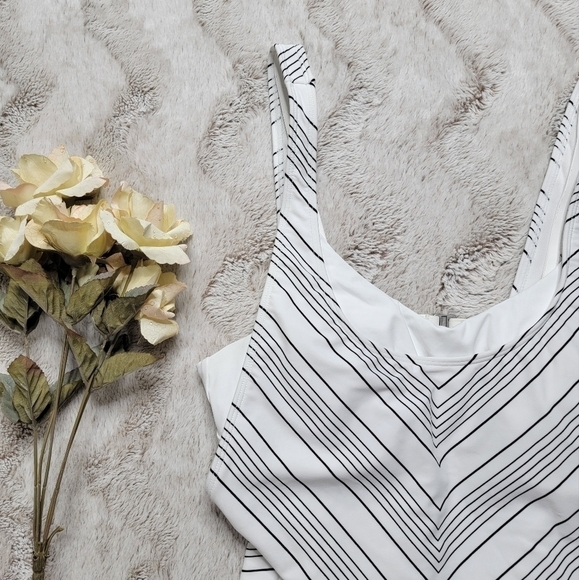 Athleta Chevron High Leg White One Piece Swimsuit NWT Size 34B/C - Picture 2 of 14